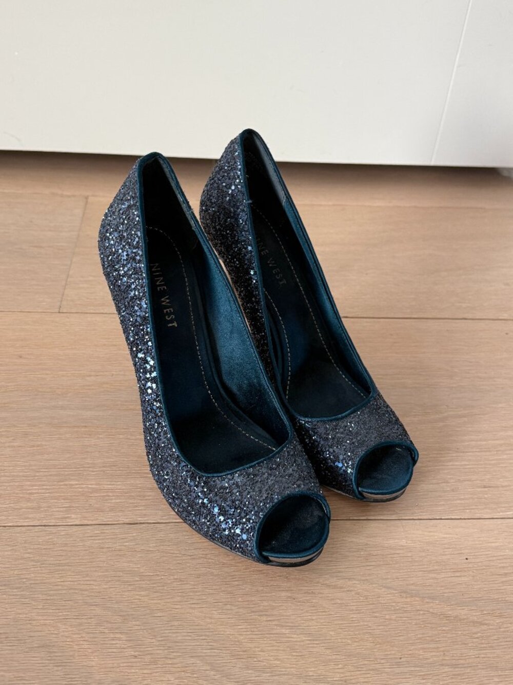 Nine West Navy Glitter Peep Toe Heels Size 7.5 Sparkly Party Pumps Evening Shoe